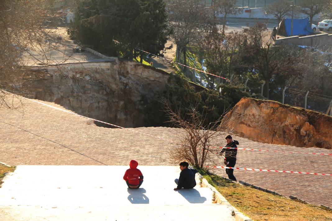 Gaziantep’te depremin etkisi ile 3 dev çukur oluştu 7